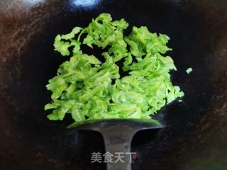 青椒炒苦瓜的做法步骤：3