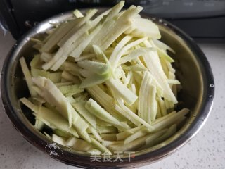 虾仁炒茄丝的做法步骤：2