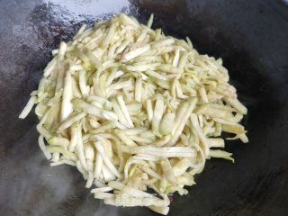 虾仁炒茄丝的做法步骤：8