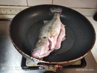番茄鲈鱼的做法步骤：2
