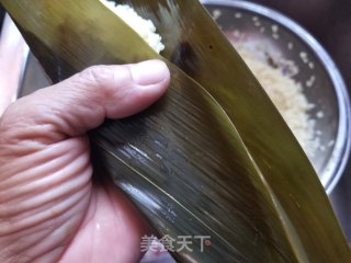 豆沙碱水粽的做法步骤：11