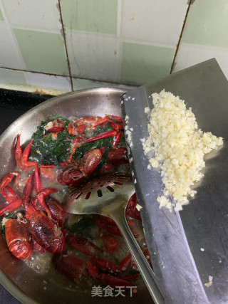 蒜蓉紫苏小龙虾的做法步骤：7