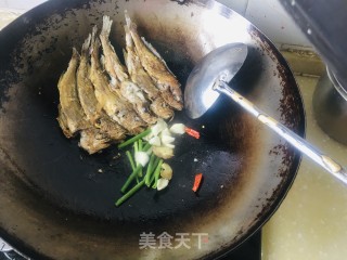 红烧小黄鱼的做法步骤：3