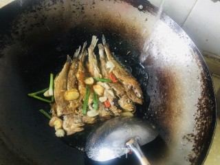 红烧小黄鱼的做法步骤：6