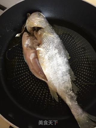 紫苏炖黄花鱼的做法步骤：5