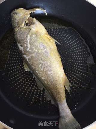 紫苏炖黄花鱼的做法步骤：6