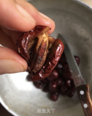 阿胶红枣蛋的做法步骤：2