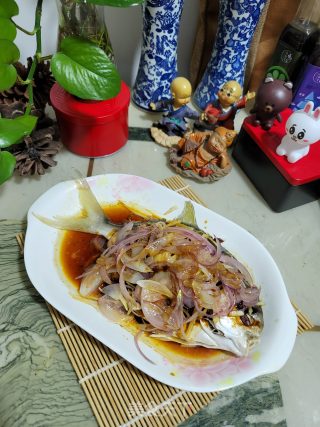 洋葱豆豉蒸鲳鱼的做法步骤：10