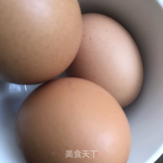 甜百合炒鸡蛋的做法步骤：2