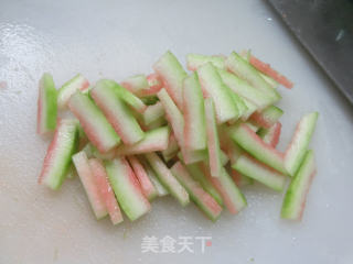 五花肉炒西瓜皮的做法步骤：3