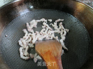 五花肉炒西瓜皮的做法步骤：5