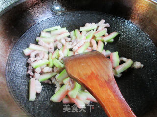 五花肉炒西瓜皮的做法步骤：6