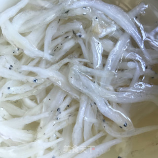 银鱼牛肉粥的做法步骤：1