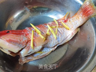 西红柿烧红杉鱼的做法步骤：3