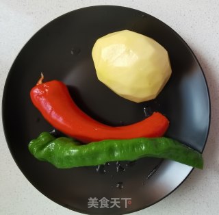 炝拌土豆丝的做法步骤：1
