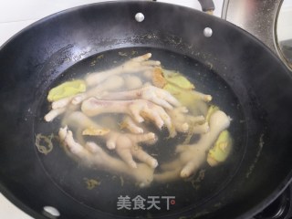 红烧鸡爪的做法步骤：4