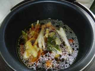 红烧鸡爪的做法步骤：7