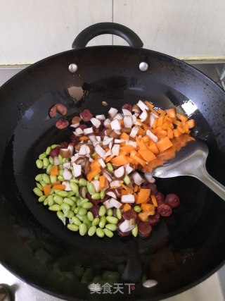 毛豆煲仔饭的做法步骤：3