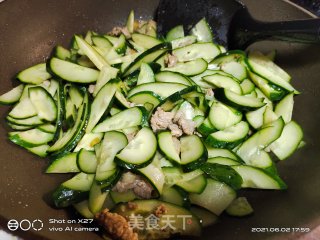 肉片炒黄瓜的做法步骤：6