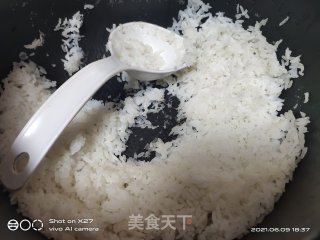 玉米培根馒头碎炒饭的做法步骤：2