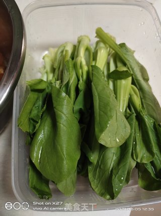 红烧鸡腿肉盖烧饭的做法步骤：2