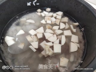 鸡肉芋头粥的做法步骤：2
