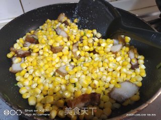 五花肉炒玉米的做法步骤：8