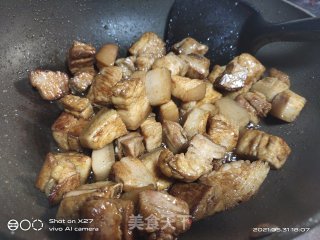五花肉焖土豆的做法步骤：3