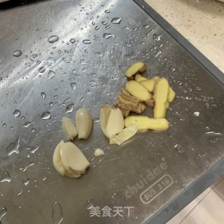 酸梅酱鸭的做法步骤：1