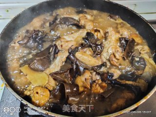 木耳红烧鸡盖烧饭的做法步骤：7