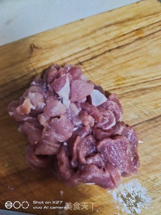 肉丁炒豆角的做法步骤：2