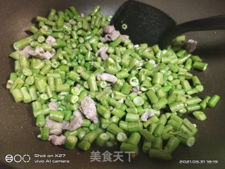 肉丁炒豆角的做法步骤：4