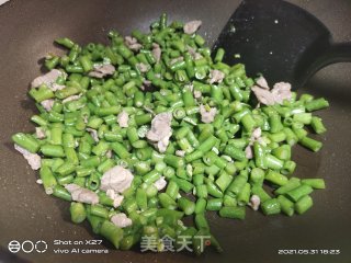 肉丁炒豆角的做法步骤：7