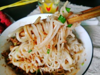 简单易做的早餐～鸡蛋酱拌面的做法步骤：8