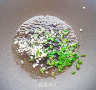 辣椒炒皮蛋的做法步骤：5