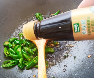 辣椒炒皮蛋的做法步骤：7