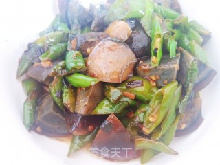 辣椒炒皮蛋的做法步骤：11