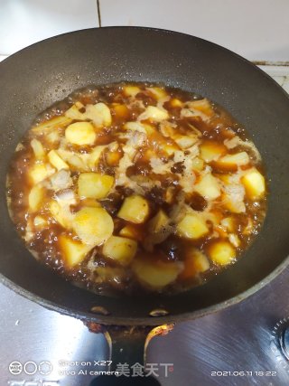 土豆焖肉盖烧饭的做法步骤：6