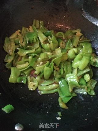 油焖尖椒的做法步骤：5