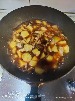 五花肉焖土豆的做法步骤：5