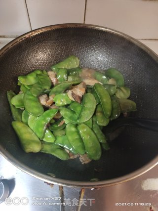 扁豆炒五花肉盖烧饭的做法步骤：6