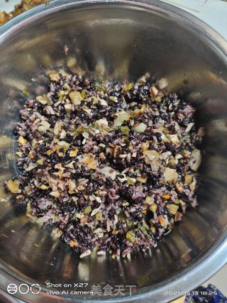 紫米榨菜鸡丝饭团的做法步骤：2