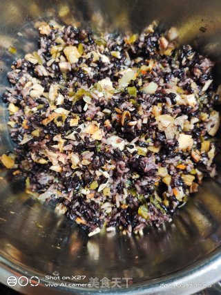 紫米榨菜鸡丝饭团的做法步骤：4