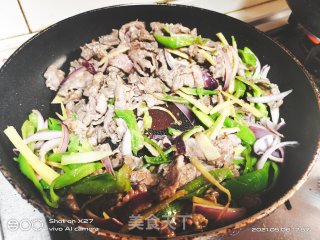 青椒丝炒牛肉的做法步骤：6