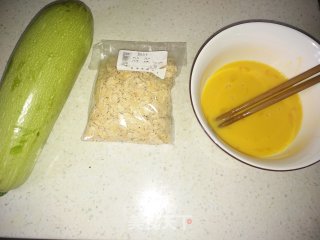 西葫芦鸡蛋虾皮锅贴的做法步骤：1