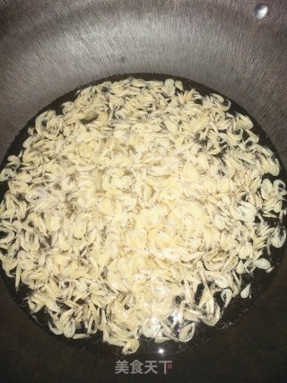 西葫芦鸡蛋虾皮锅贴的做法步骤：3