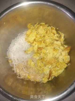 西葫芦鸡蛋虾皮锅贴的做法步骤：6