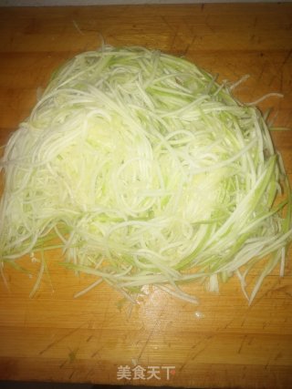 西葫芦鸡蛋虾皮锅贴的做法步骤：7