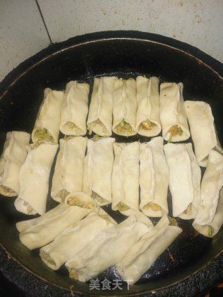 西葫芦鸡蛋虾皮锅贴的做法步骤：14