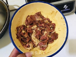 过油肉拌面的做法步骤：1